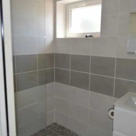 Holiday home Charmante Renovee Avec Grand Jardin Clos, Veranda, 3 Chambres, Proche De La Et Des Activites - Fr-1-324-503 *