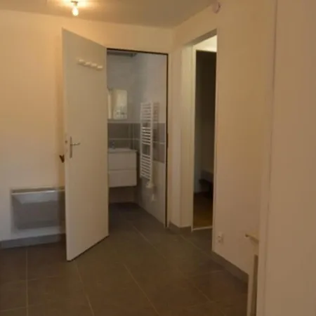 Charmante Renovee Avec Grand Jardin Clos, Veranda, 3 Chambres, Proche De La Et Des Activites - Fr-1-324-503