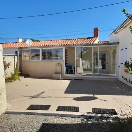 Holiday home Charmante Renovee Avec Grand Jardin Clos, Veranda, 3 Chambres, Proche De La Et Des Activites - Fr-1-324-503 Saint-Gilles-Croix-de-Vie